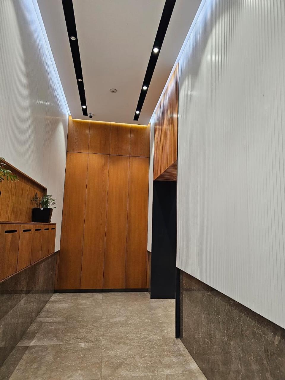 Miku Apartment - Vibrant 1Bd Apartment At Olympic Residence ติรานา ภายนอก รูปภาพ